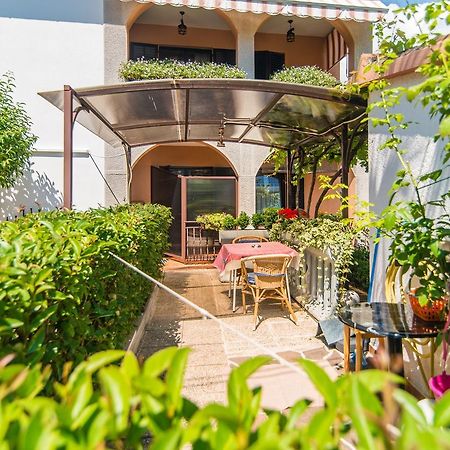 Apartment Vilma Funtana Ngoại thất bức ảnh