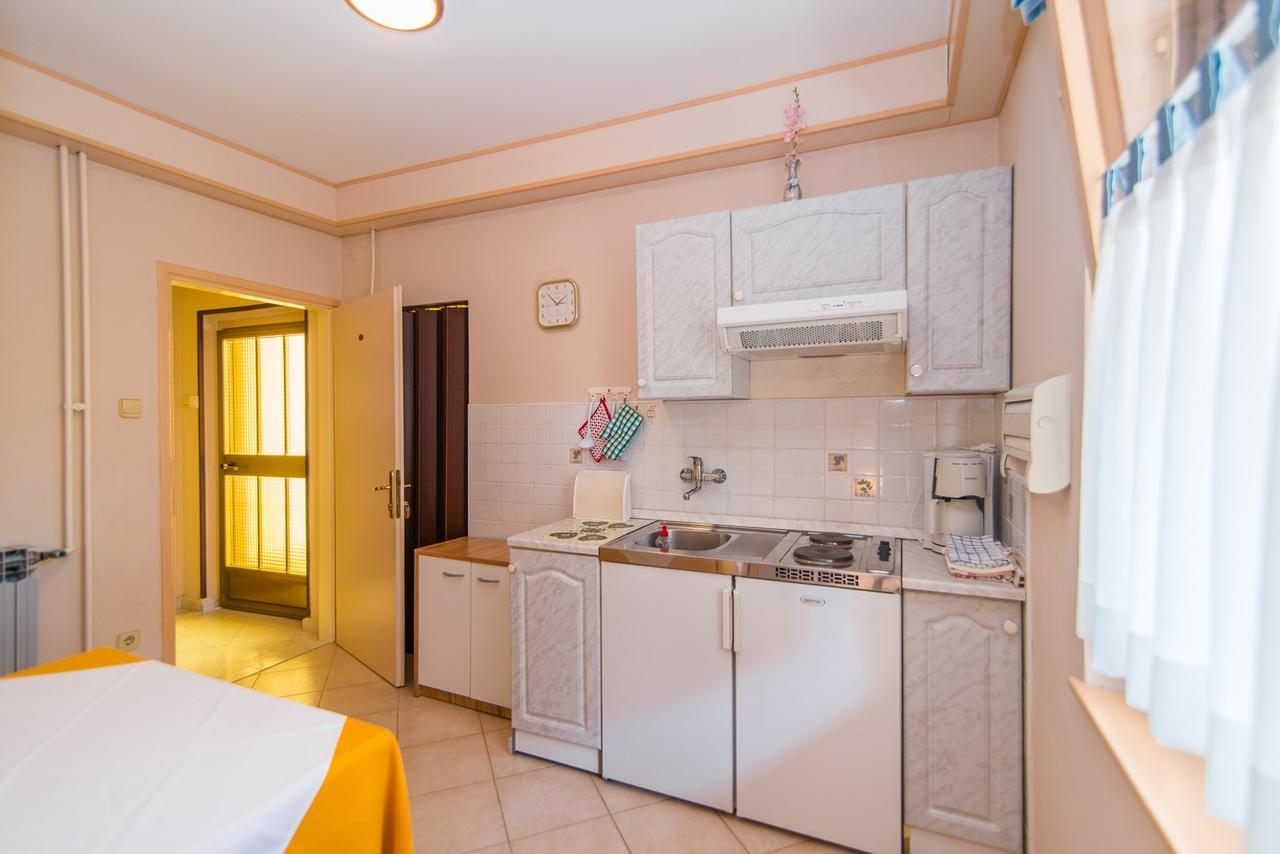 Apartment Vilma Funtana Ngoại thất bức ảnh