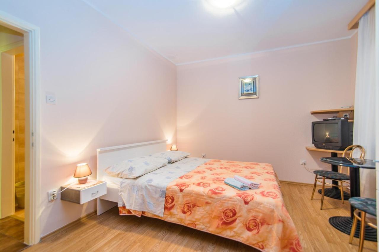 Apartment Vilma Funtana Ngoại thất bức ảnh